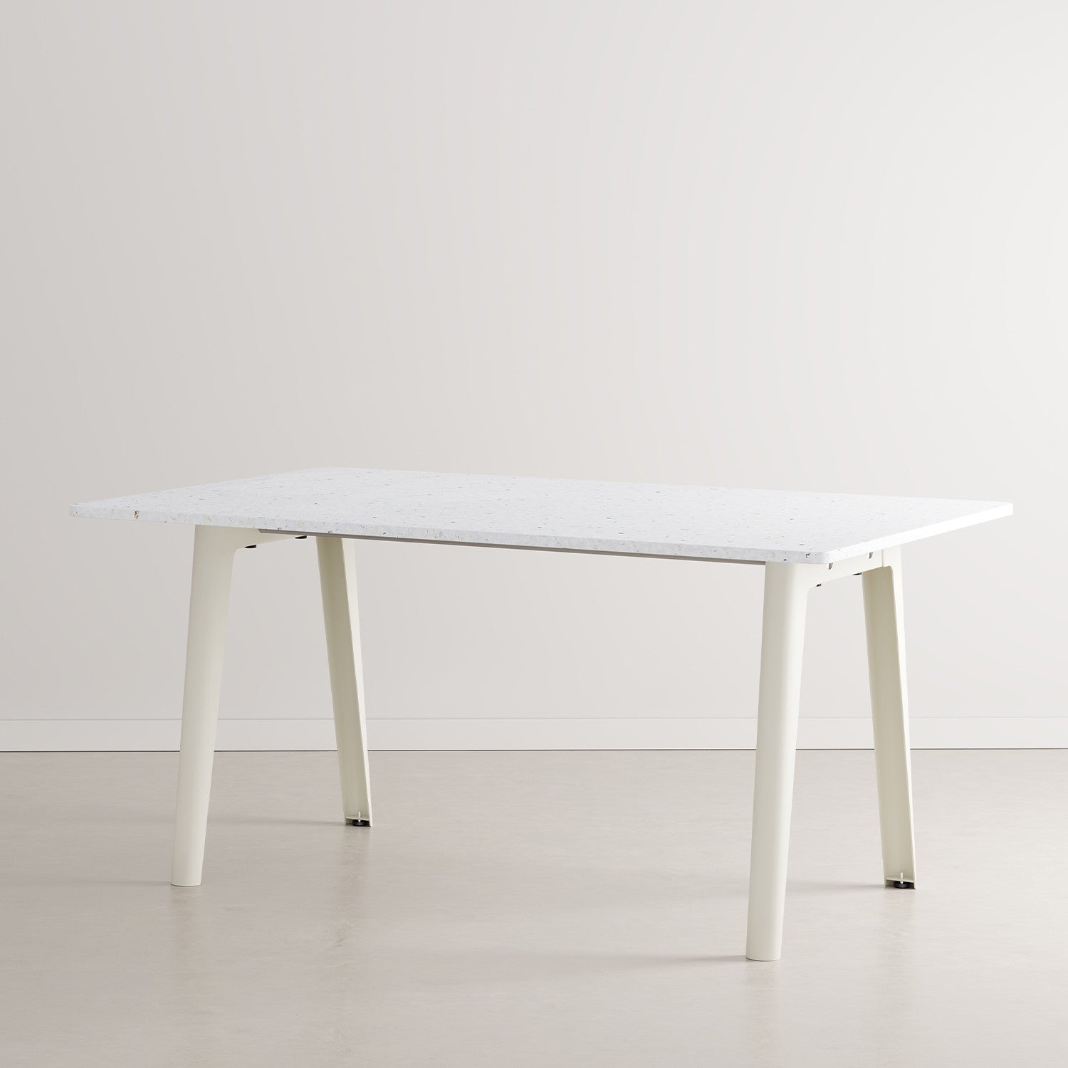 Table à manger NEW MODERN - plastique recyclé Venezia