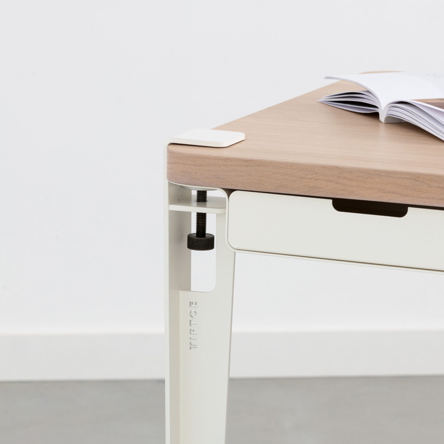 Schreibtisch TIPTOE 120x60cm mit Schubladen - öko-zertifiziertes Holz