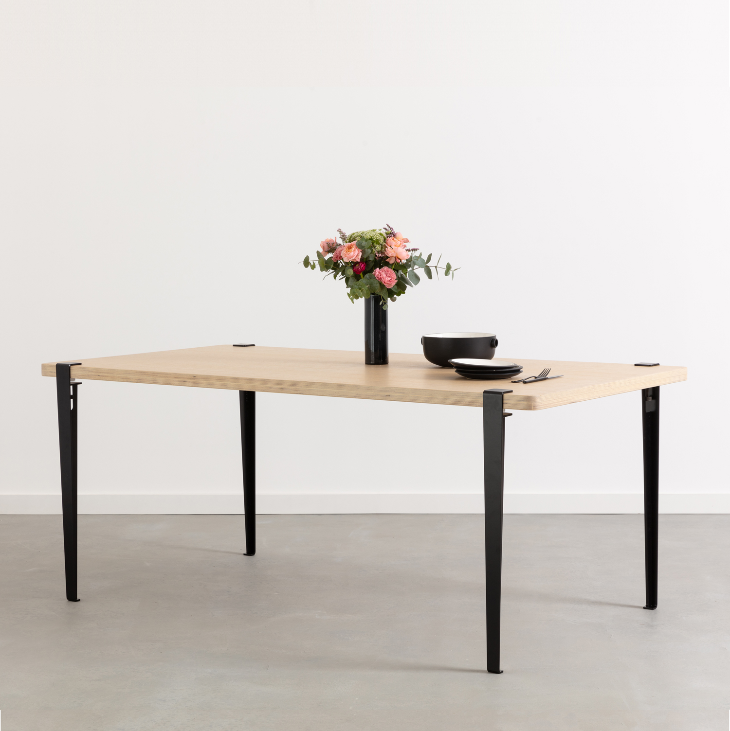 TIPTOE dining table 180x90cm - eco-certified wood
