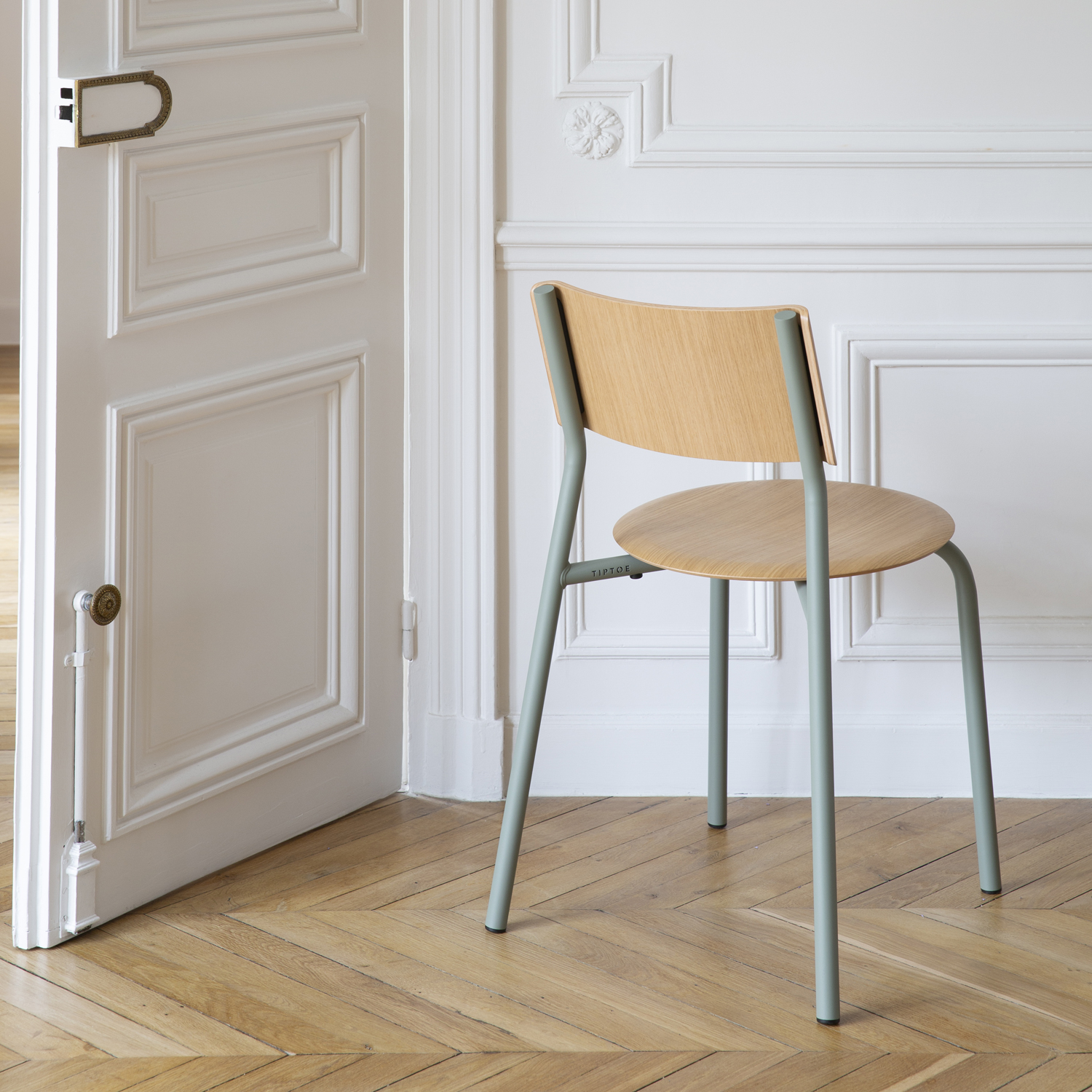 SSD chair - eco-certified wood