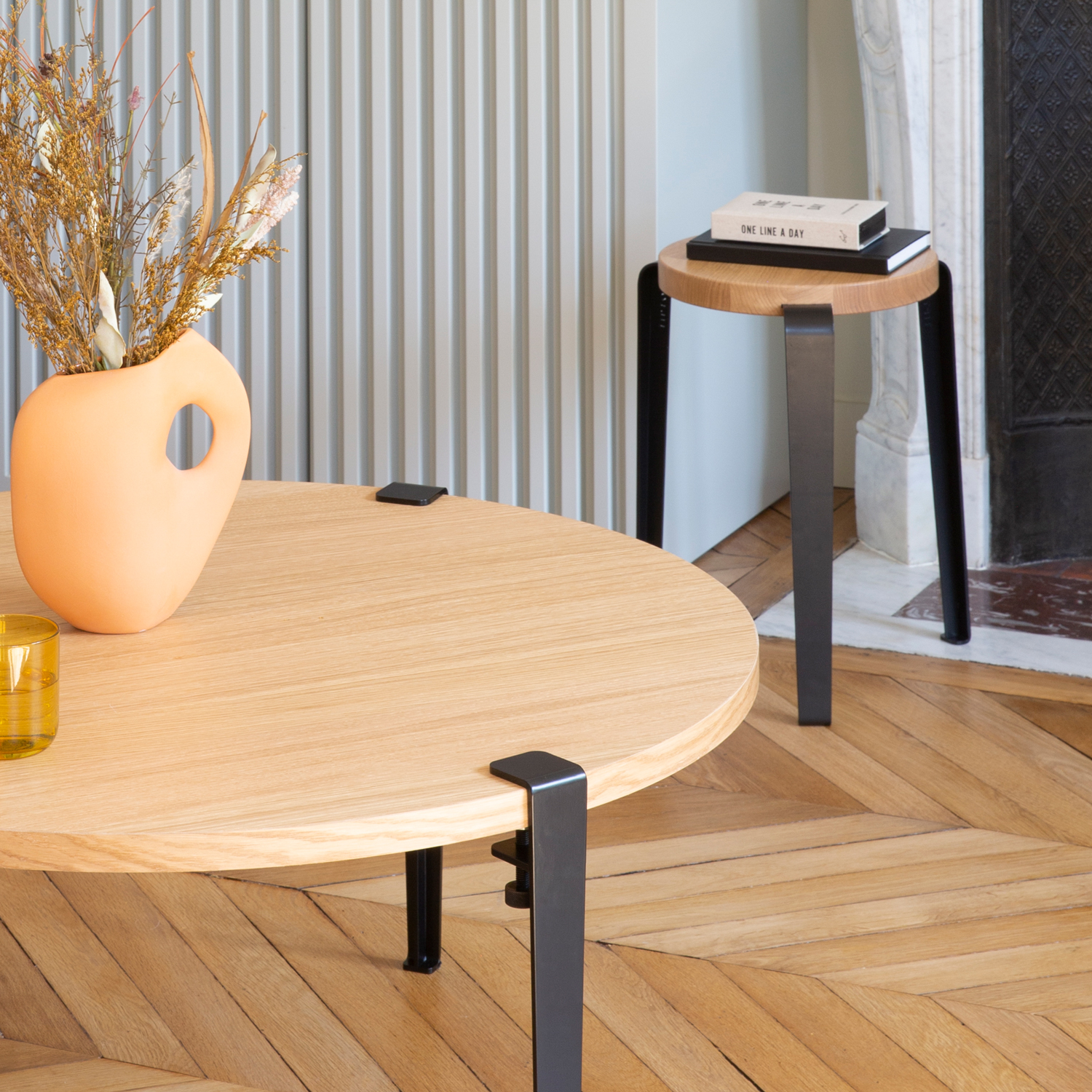 LOU stool – solid wood