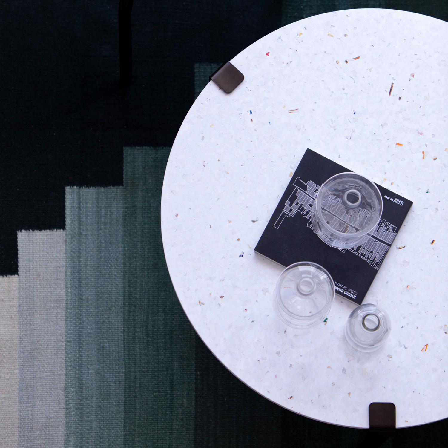 TIPTOE round coffee table Ø 80cm - Venezia recycled plastic "Imperfect"