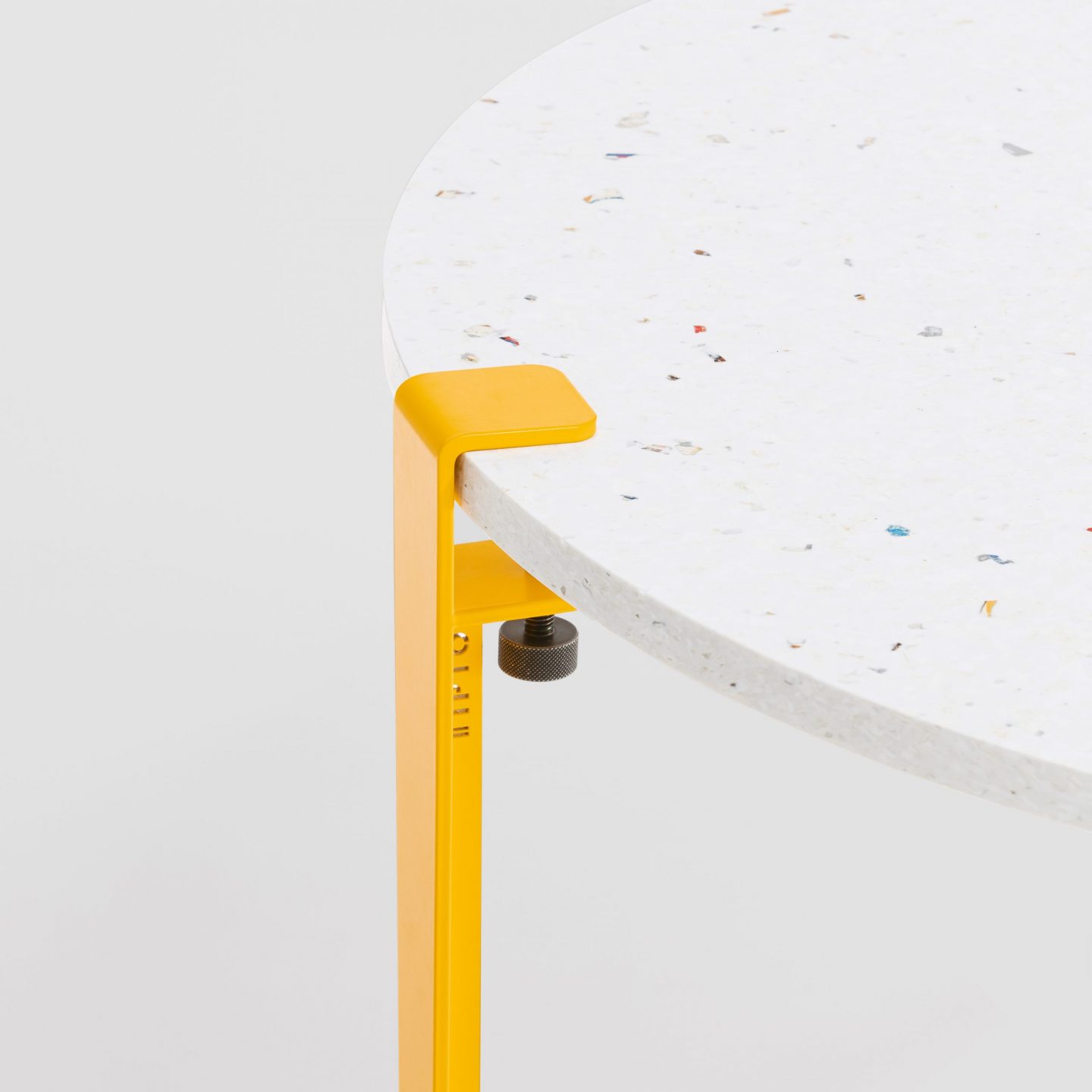 Table basse en plastique recyclé Venezia - Pied de table basse jaune