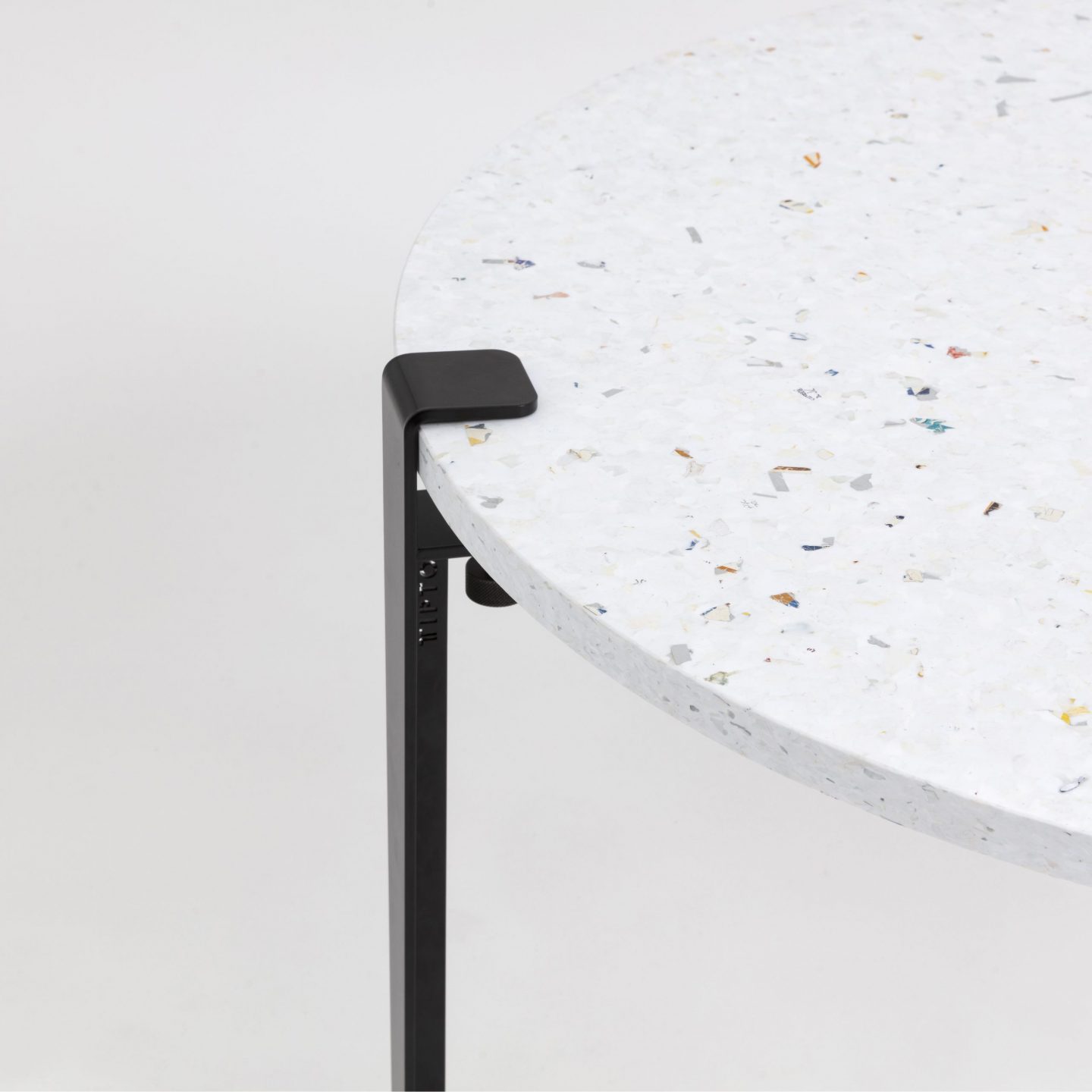 Table basse en plastique recyclé Venezia - Pied de table basse acier patiné