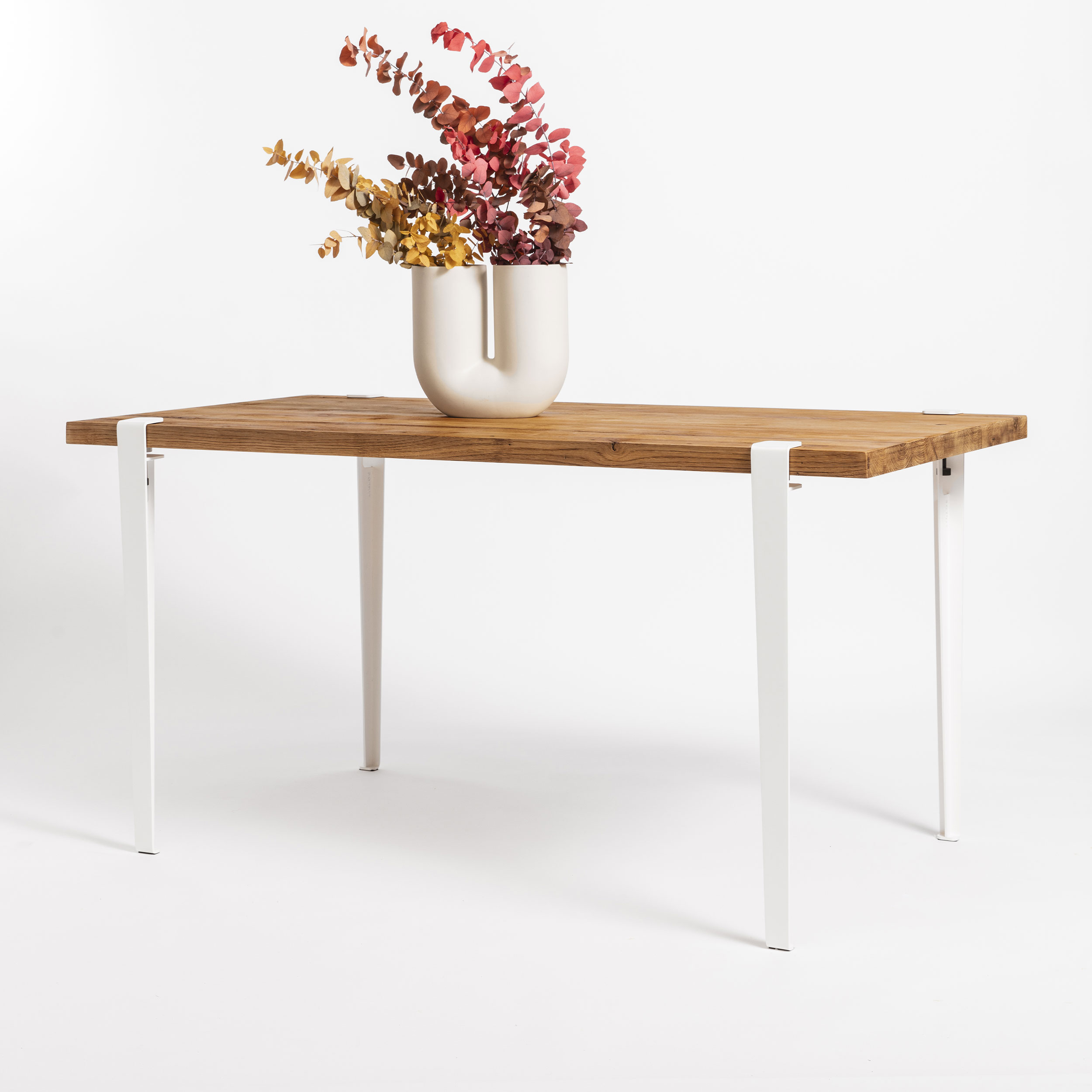 Unique and warm dining table in relcaimed wood TIPTOE
