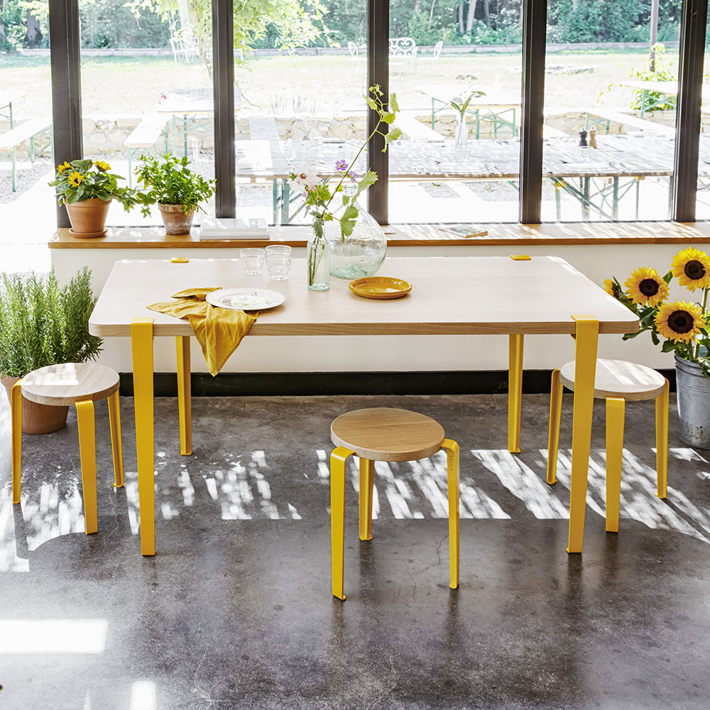 Table à manger en chêne avec pieds en métal TIPTOE