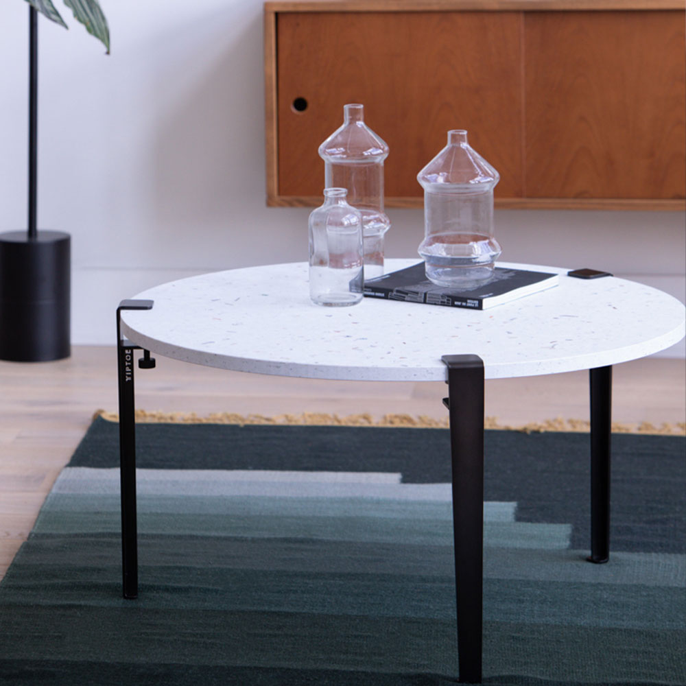 Table basse blanche avec pieds métal noir TIPTOE