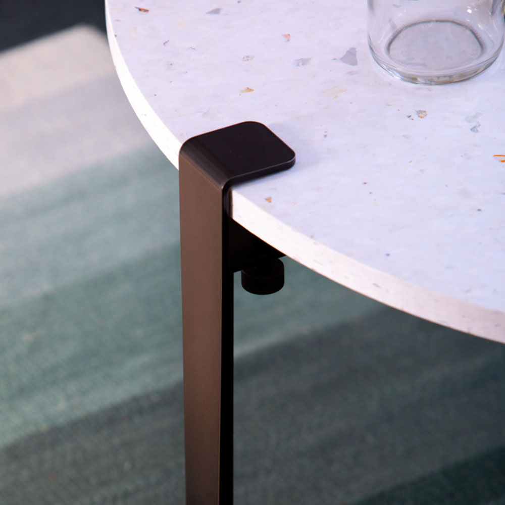 Pied de table design serre-joint TIPTOE en acier noir