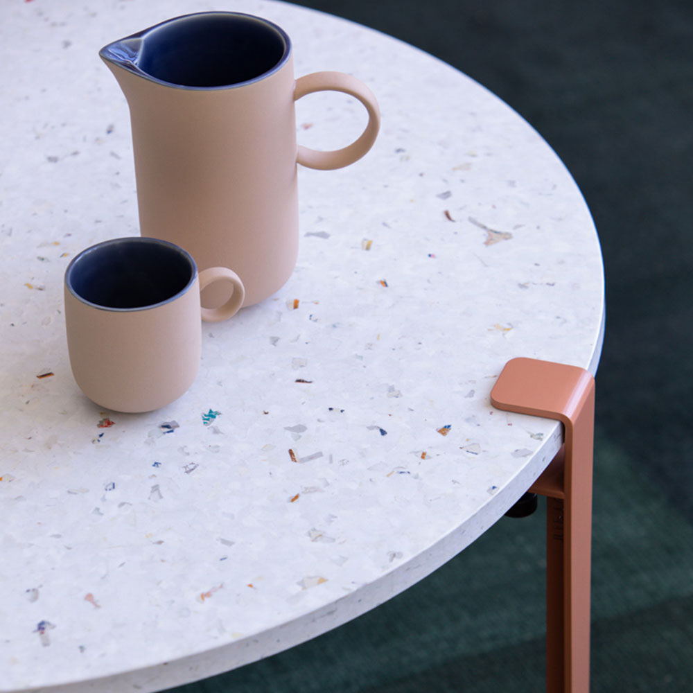 Coffee table in white and colored recycled plastic with TIPTOE steel table legs