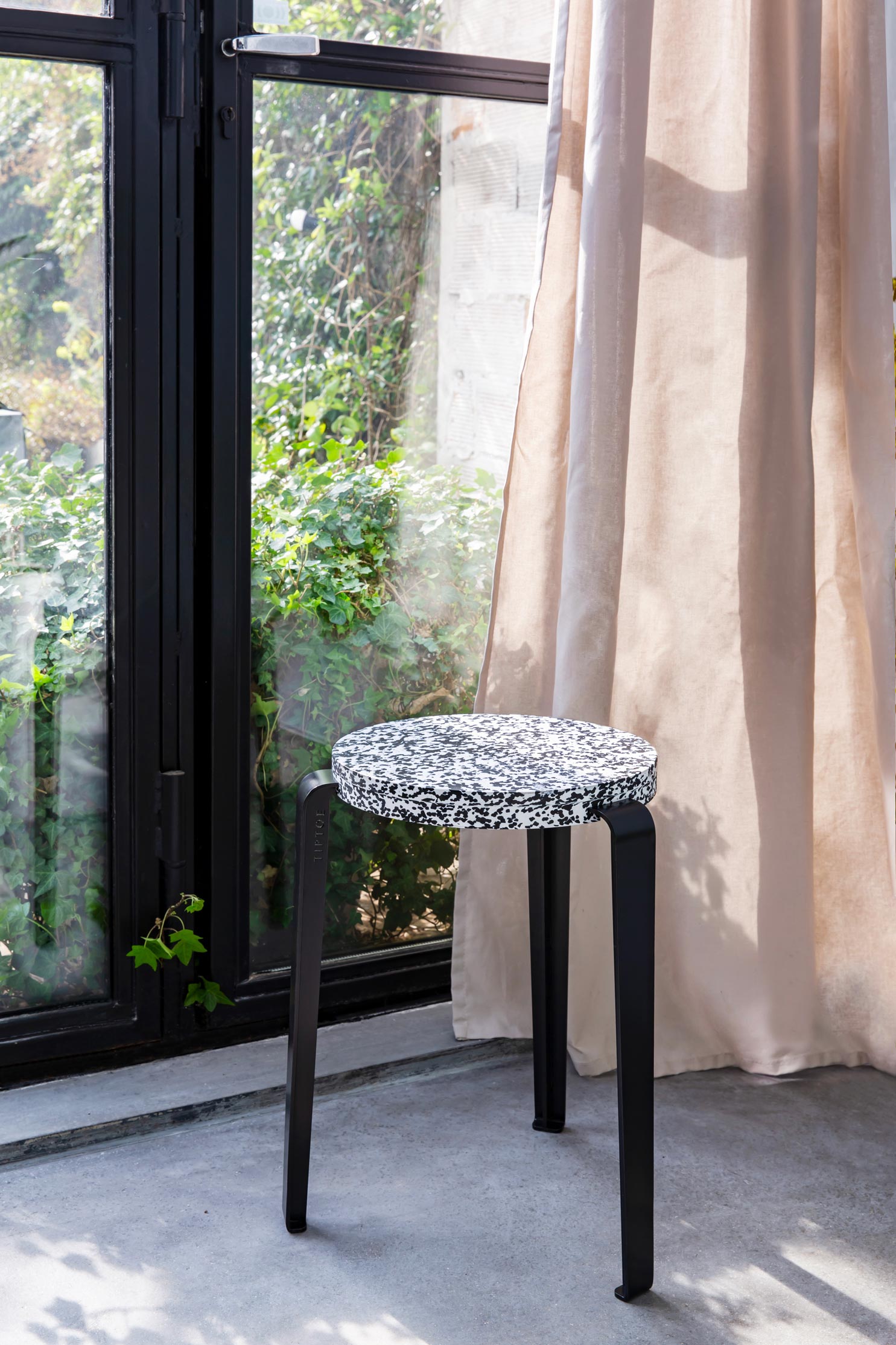 LOU stool - Macchiato recycled plastic