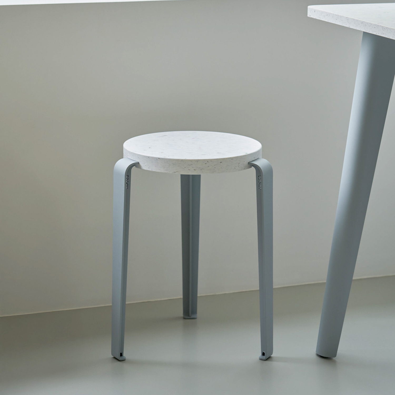LOU stool - Venezia recycled plastic
