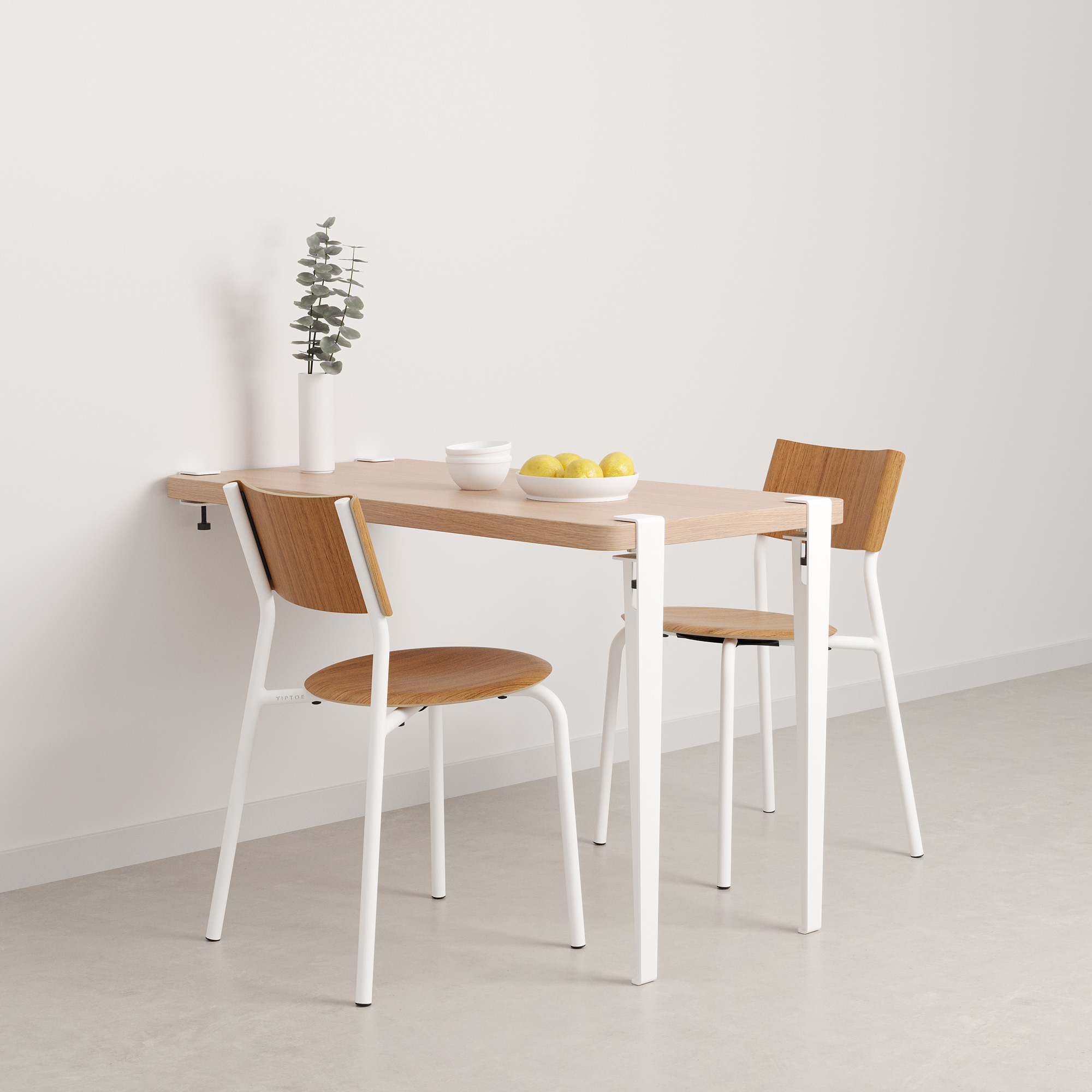 table murale blanc et chaises blanches