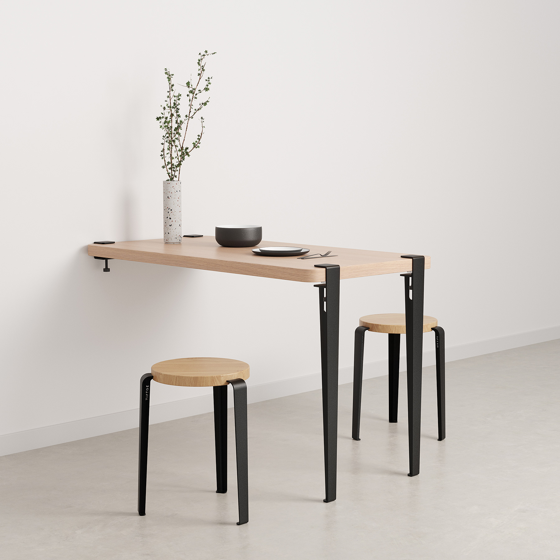 table murale avec tabourets noire