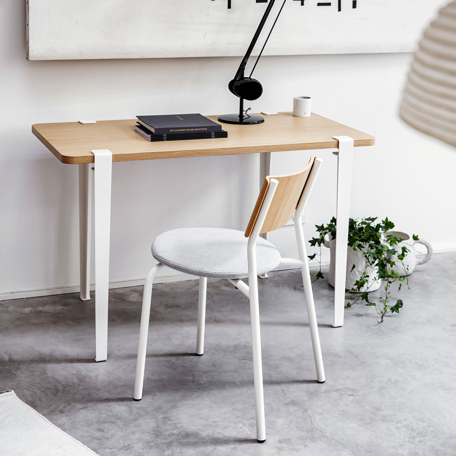 chaise tissu et bureau metal blanc