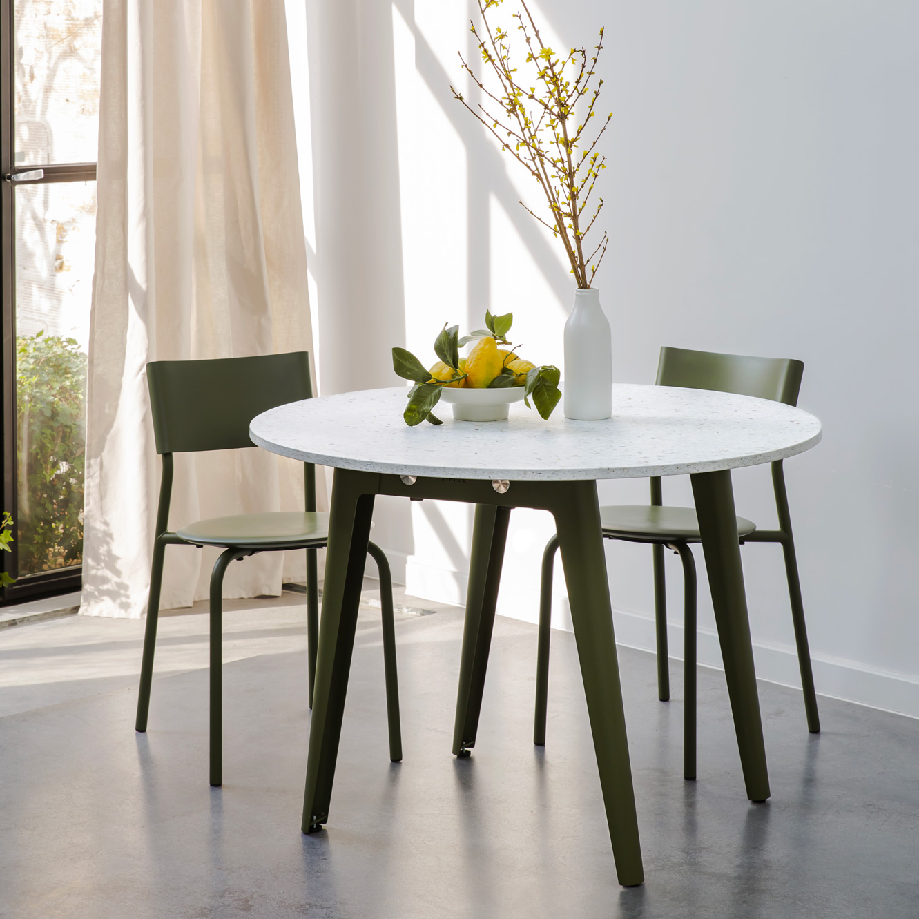 NEW MODERN round table – recycled plastic