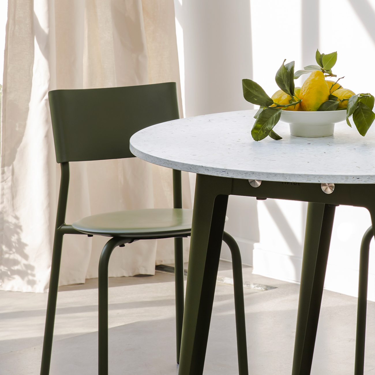 NEW MODERN round table Ø 108cm - Venezia recycled plastic