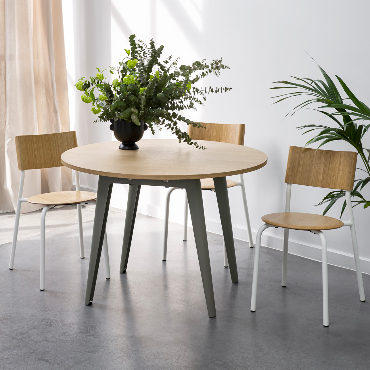 NEW MODERN round table Ø 110cm - eco-certified wood