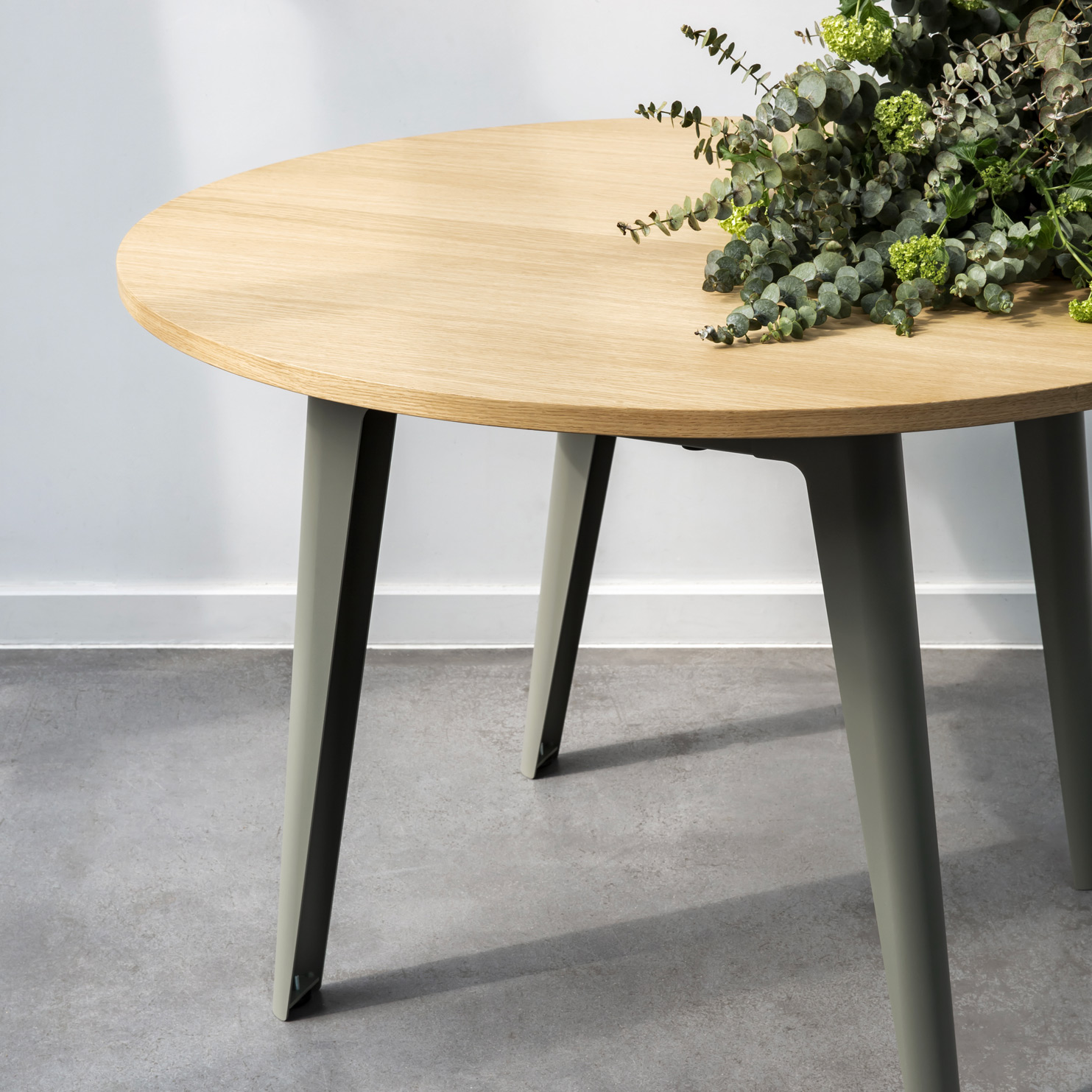 Runder Tisch NEW MODERN - ökozertifiziertes Holz