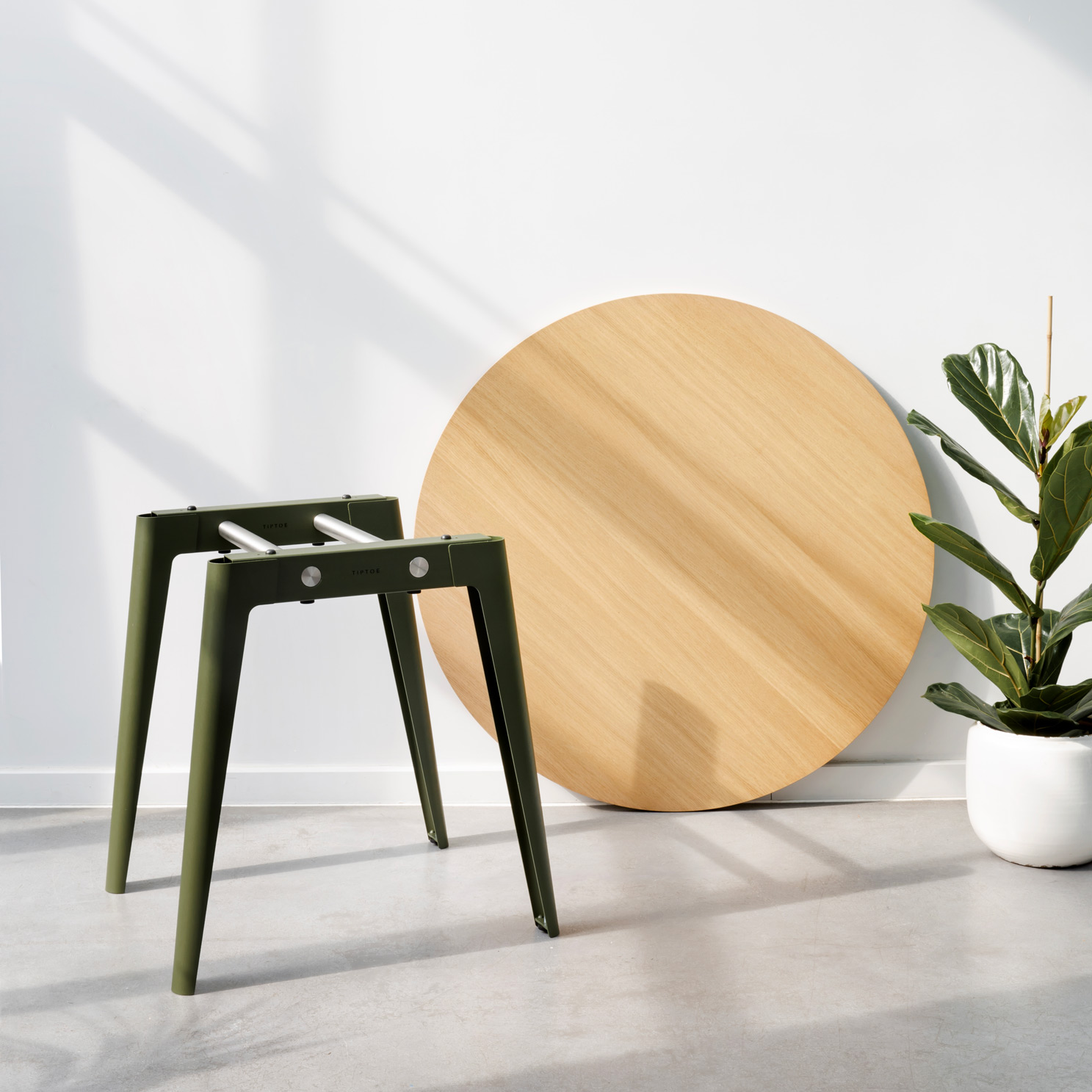 NEW MODERN round table Ø 110cm - eco-certified wood