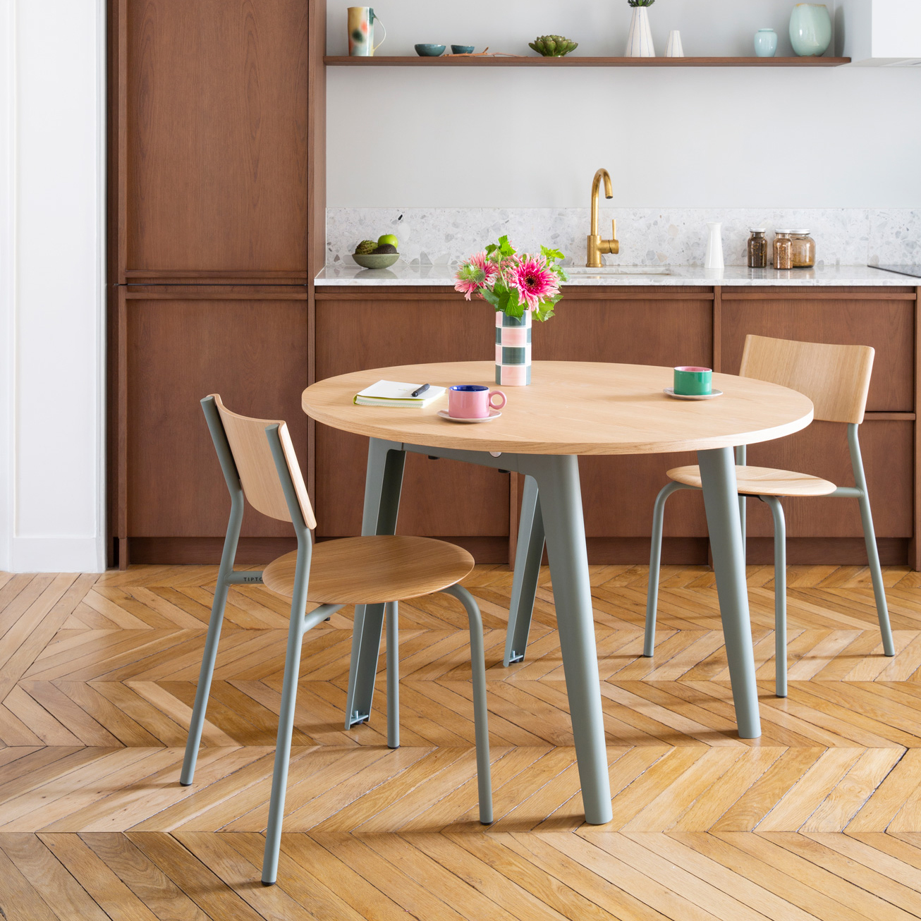 NEW MODERN round table Ø 110cm - eco-certified wood