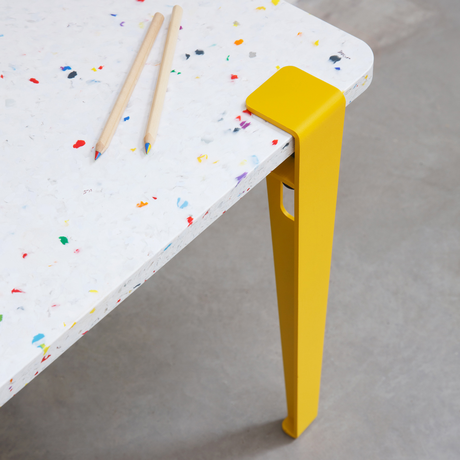 Kinderschreibtisch TIPTOE 70x50cm - recycelter Kunststoff Tutti Frutti