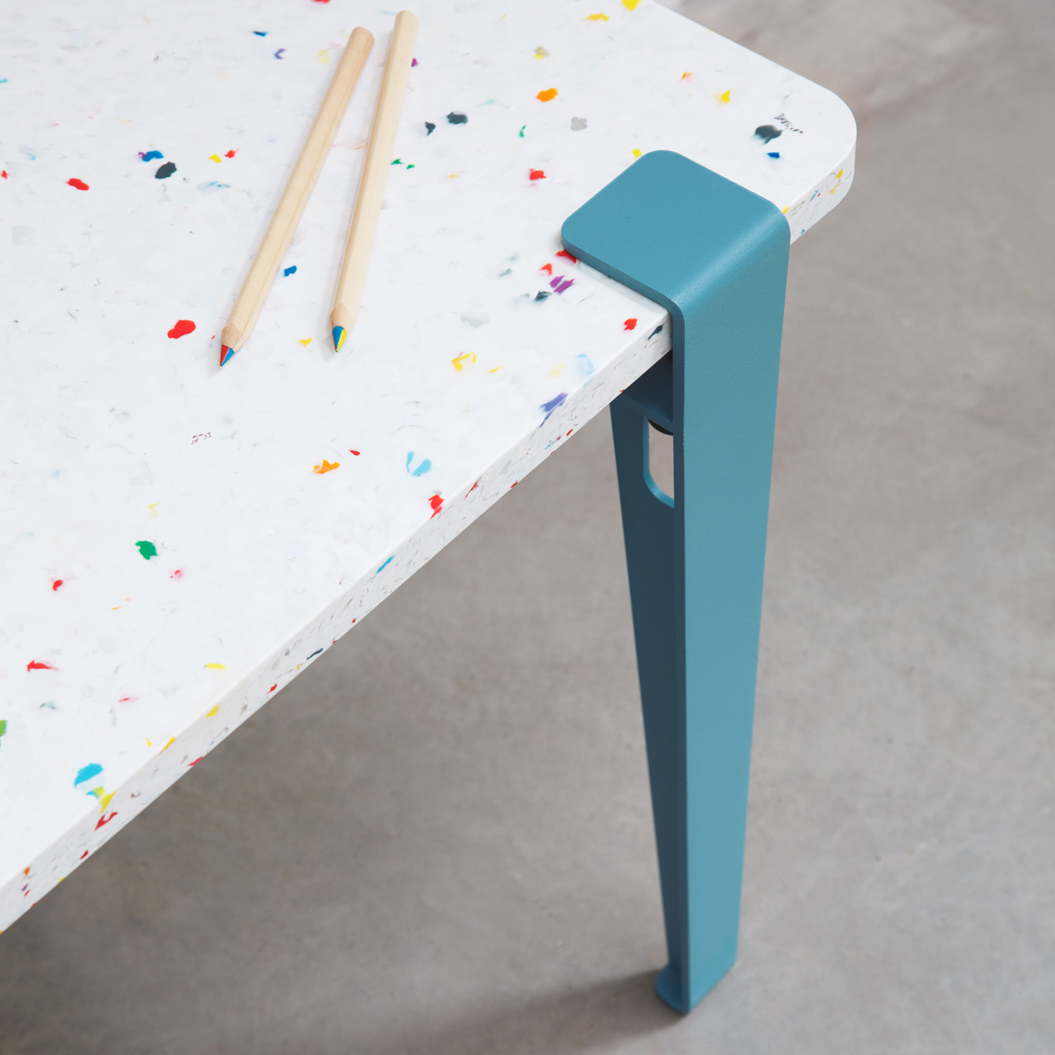 Kinderschreibtisch TIPTOE 70x50cm - recycelter Kunststoff Tutti Frutti