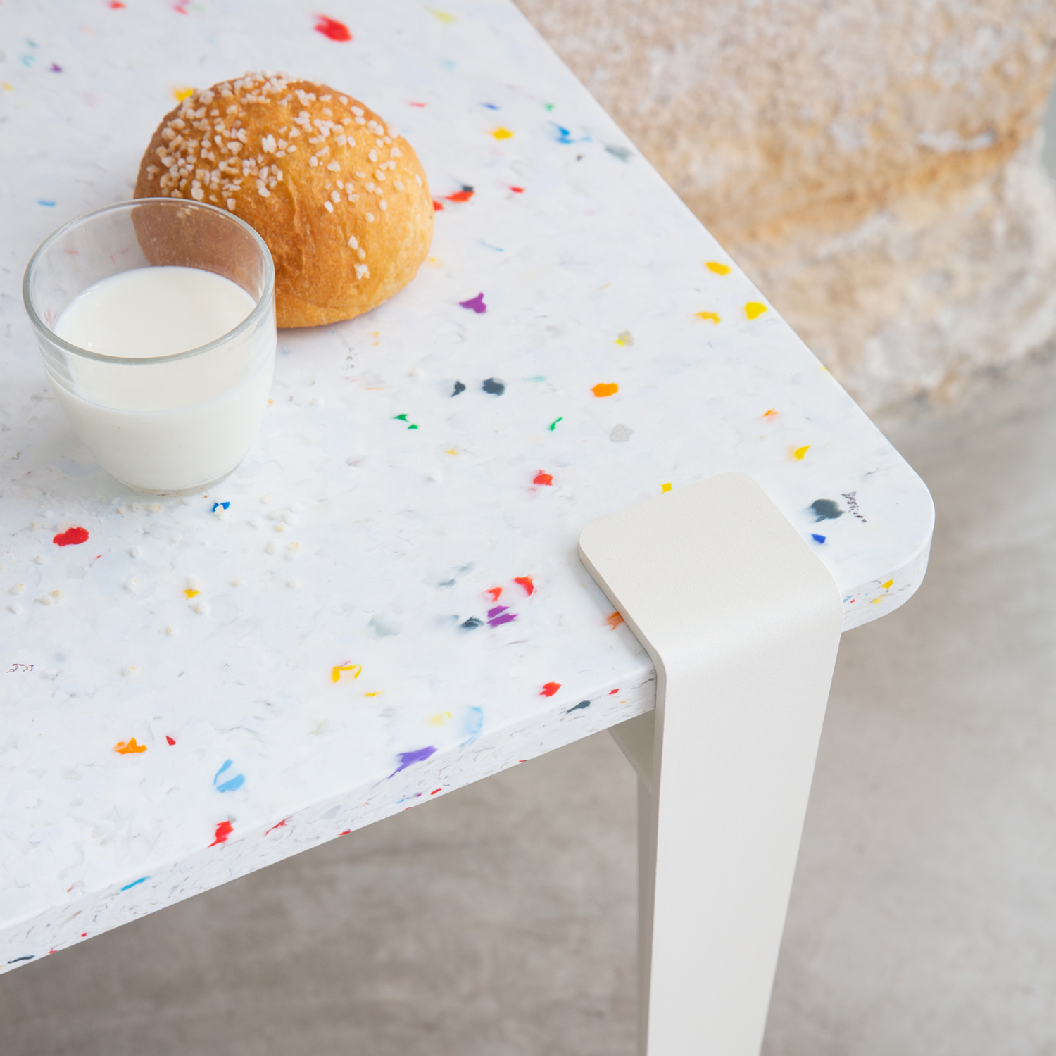 Kinderschreibtisch TIPTOE 70x50cm - recycelter Kunststoff Tutti Frutti
