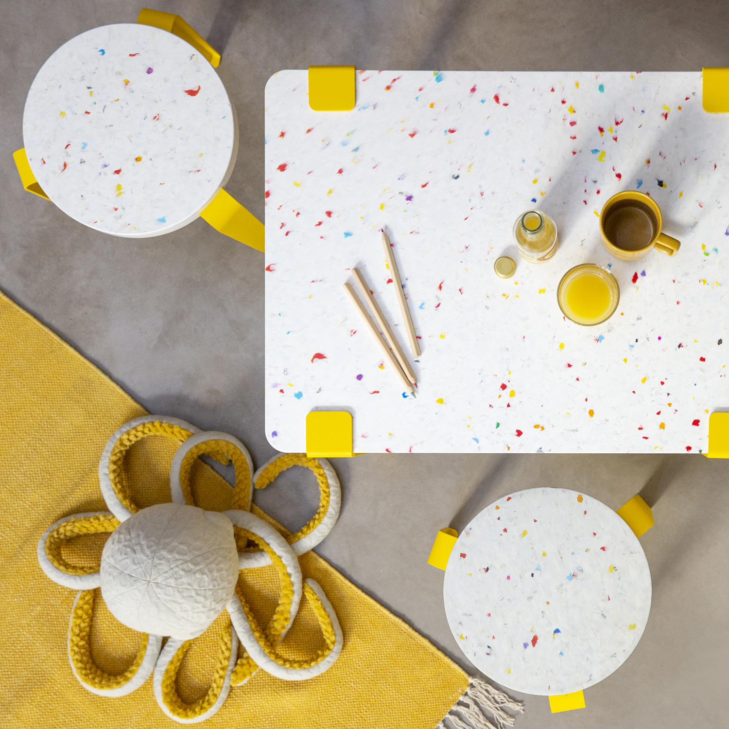 Kinderschreibtisch TIPTOE 70x50cm - recycelter Kunststoff Tutti Frutti