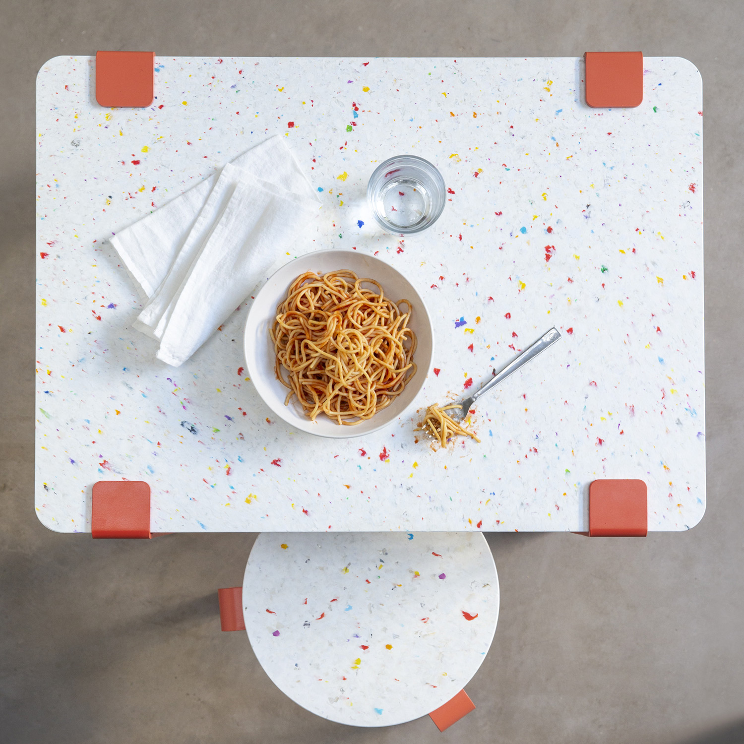 Kinderschreibtisch TIPTOE 70x50cm - recycelter Kunststoff Tutti Frutti