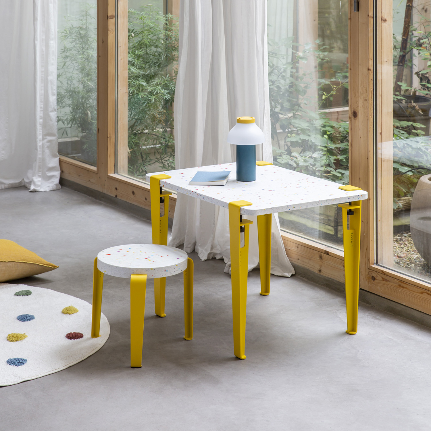 Kinderschreibtisch TIPTOE 70x50cm - recycelter Kunststoff Tutti Frutti
