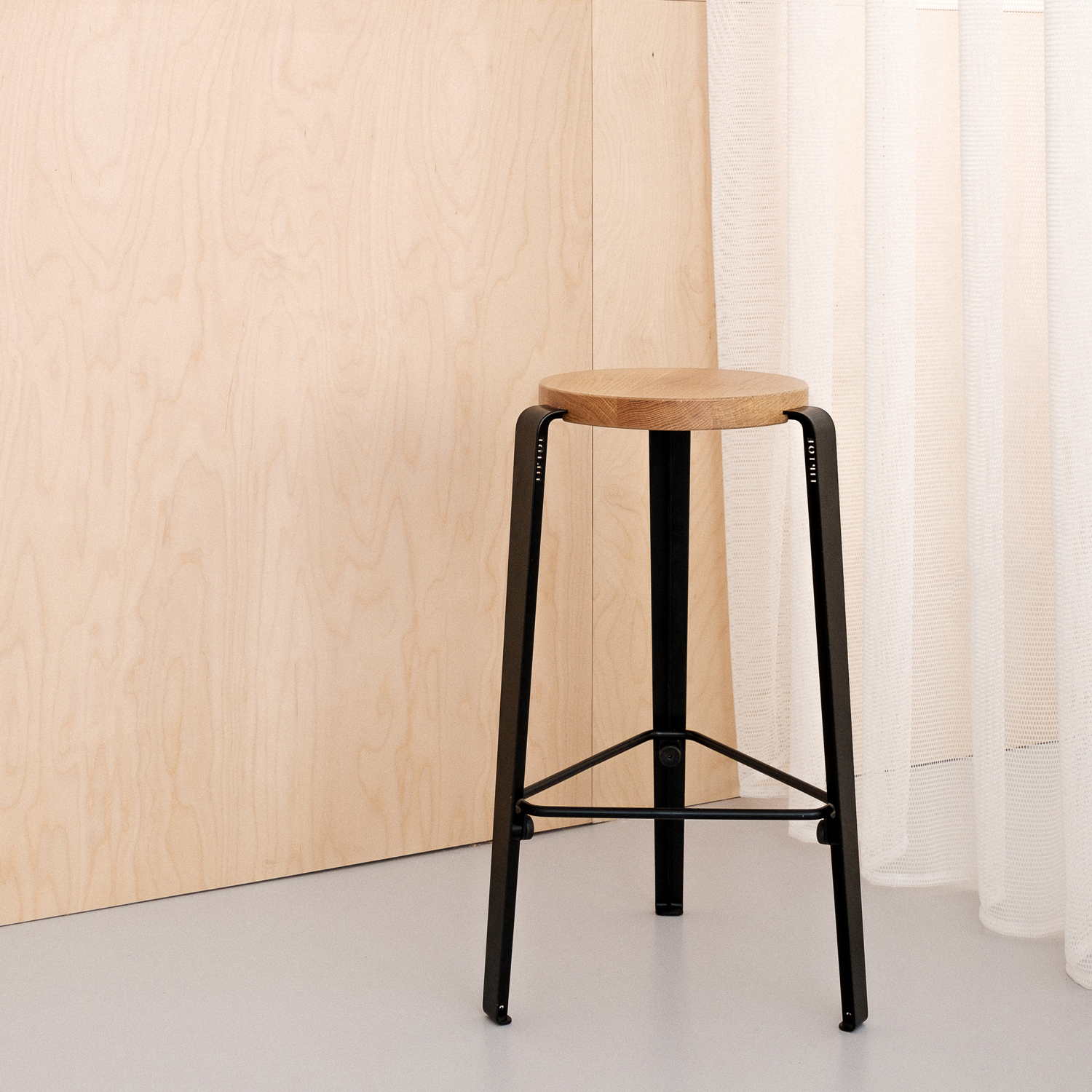 Bar stool - eco-certified wood - 76cm