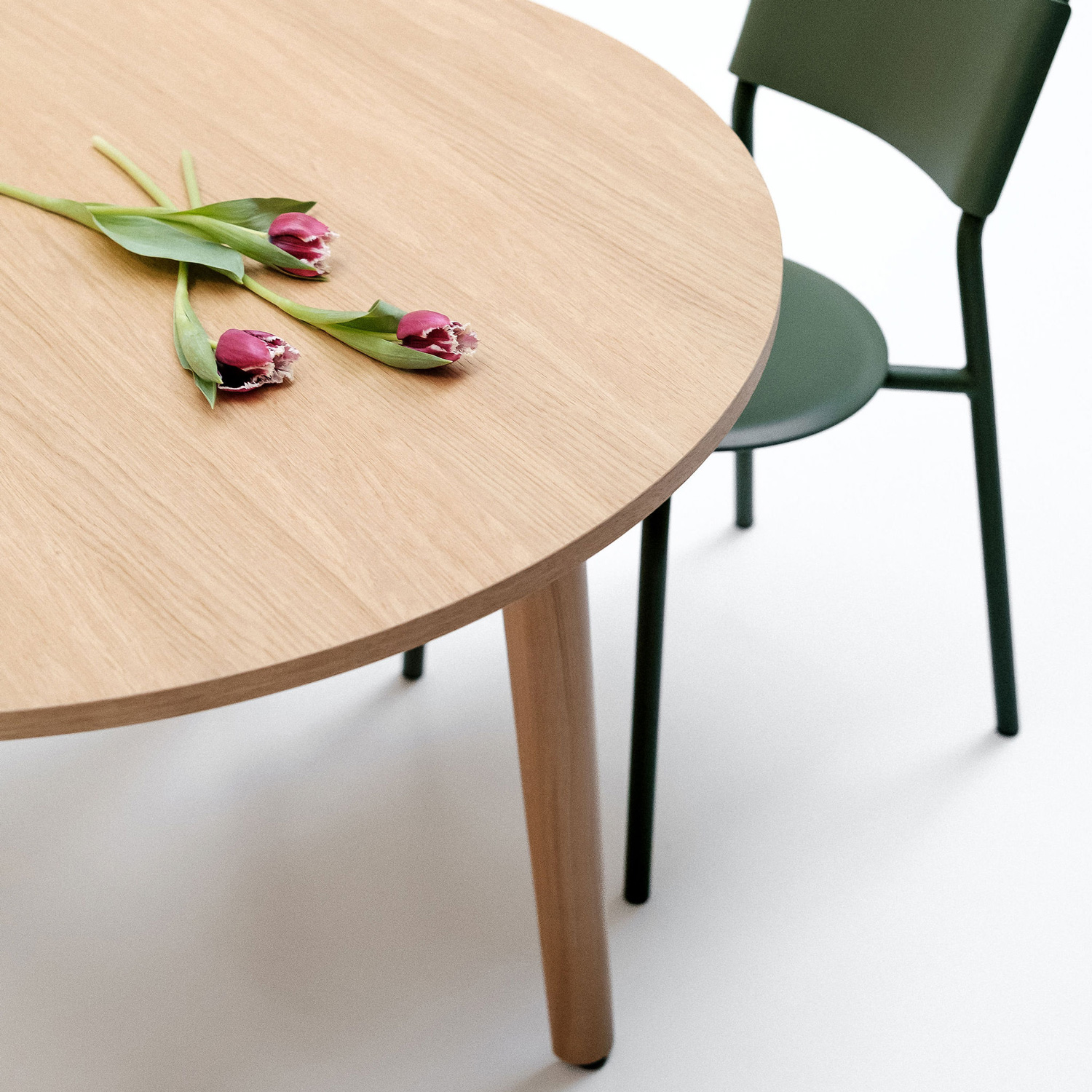 NEW MODERN full wood round table Ø 110cm - eco-certified wood