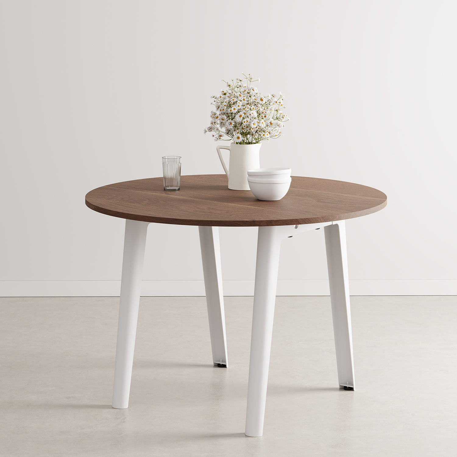 NEW MODERN round table Ø 110cm - eco-certified walnut