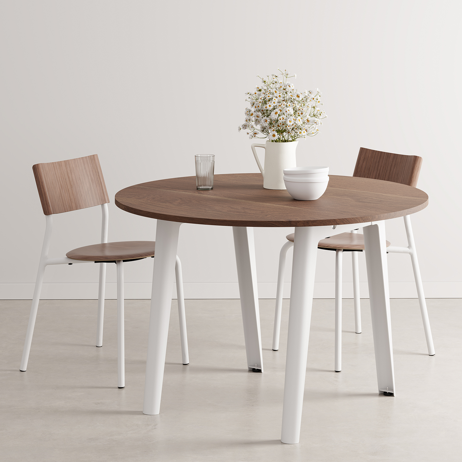 NEW MODERN round table Ø 110cm - eco-certified walnut