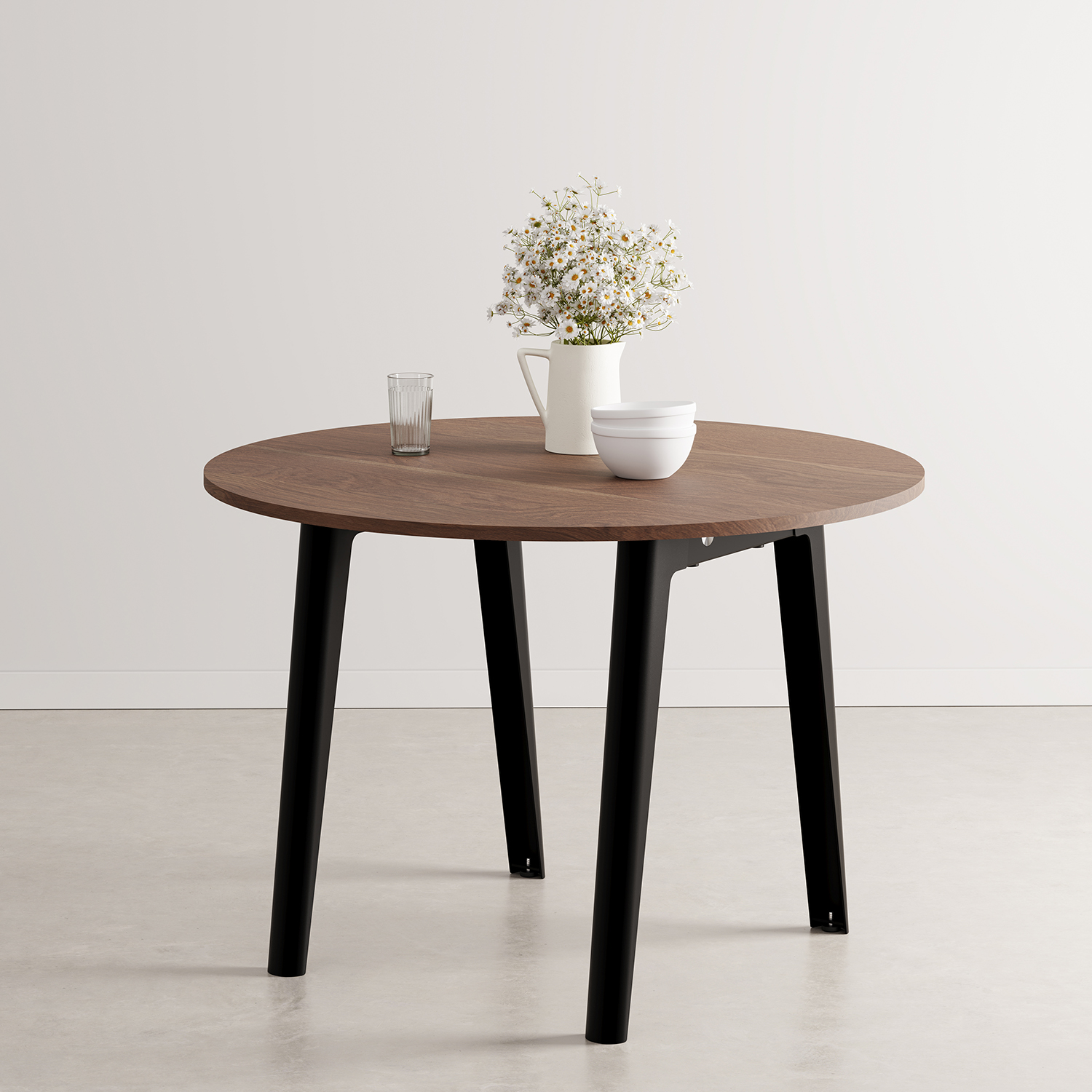 NEW MODERN round table Ø 110cm - eco-certified walnut