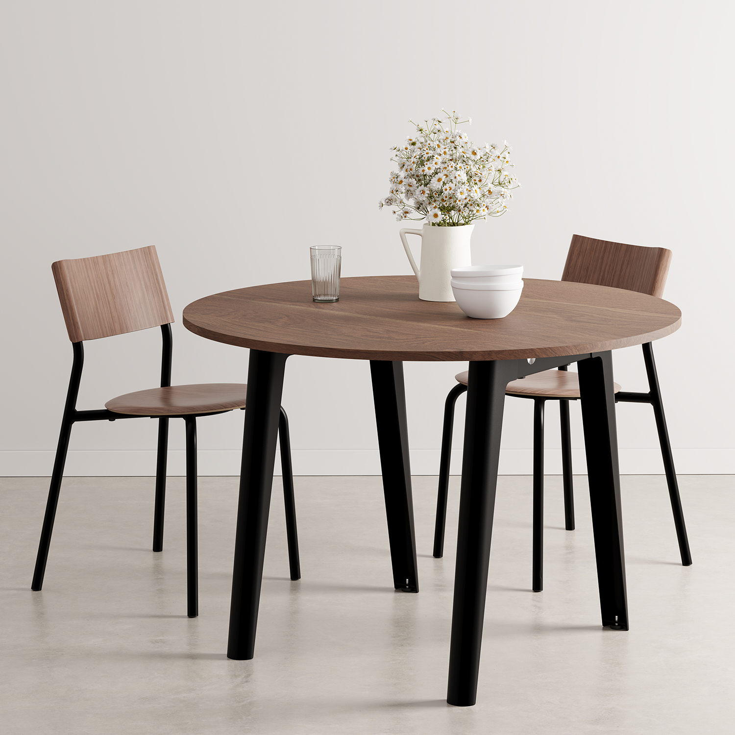 NEW MODERN round table Ø 110cm - eco-certified walnut