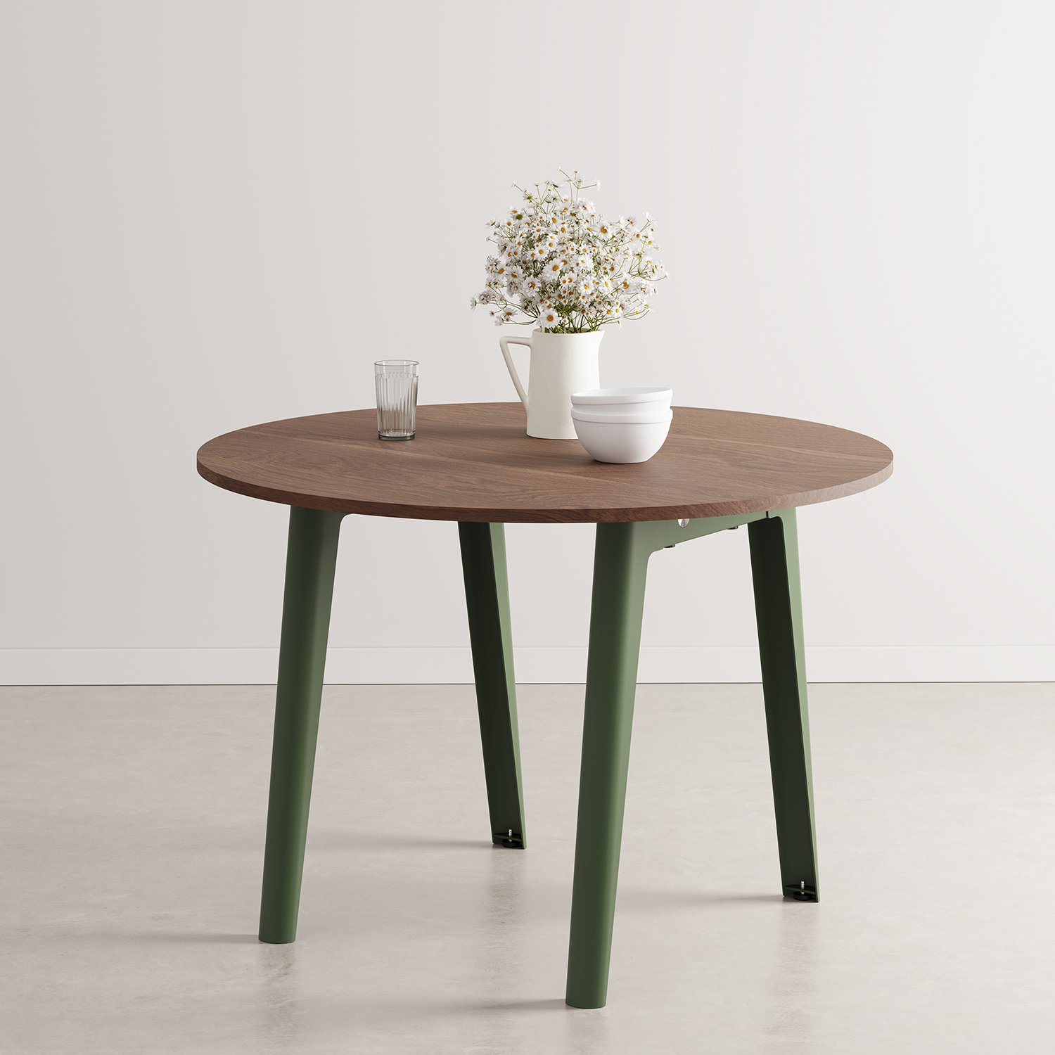 NEW MODERN round table Ø 110cm - eco-certified walnut