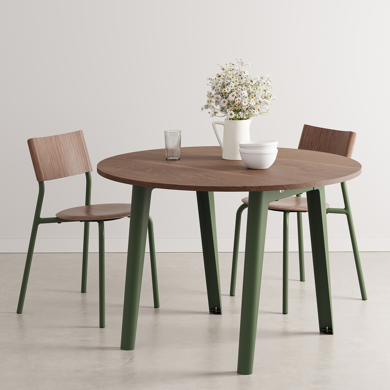 NEW MODERN round table Ø 110cm - eco-certified walnut