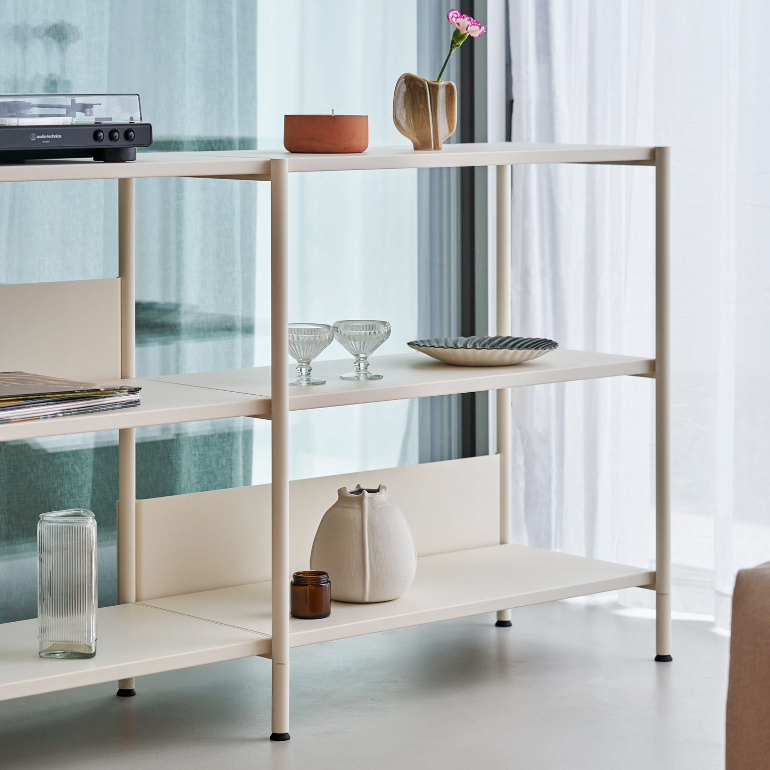 UNIT shelf - H75 to 85 x W164cm - powder-coated steel