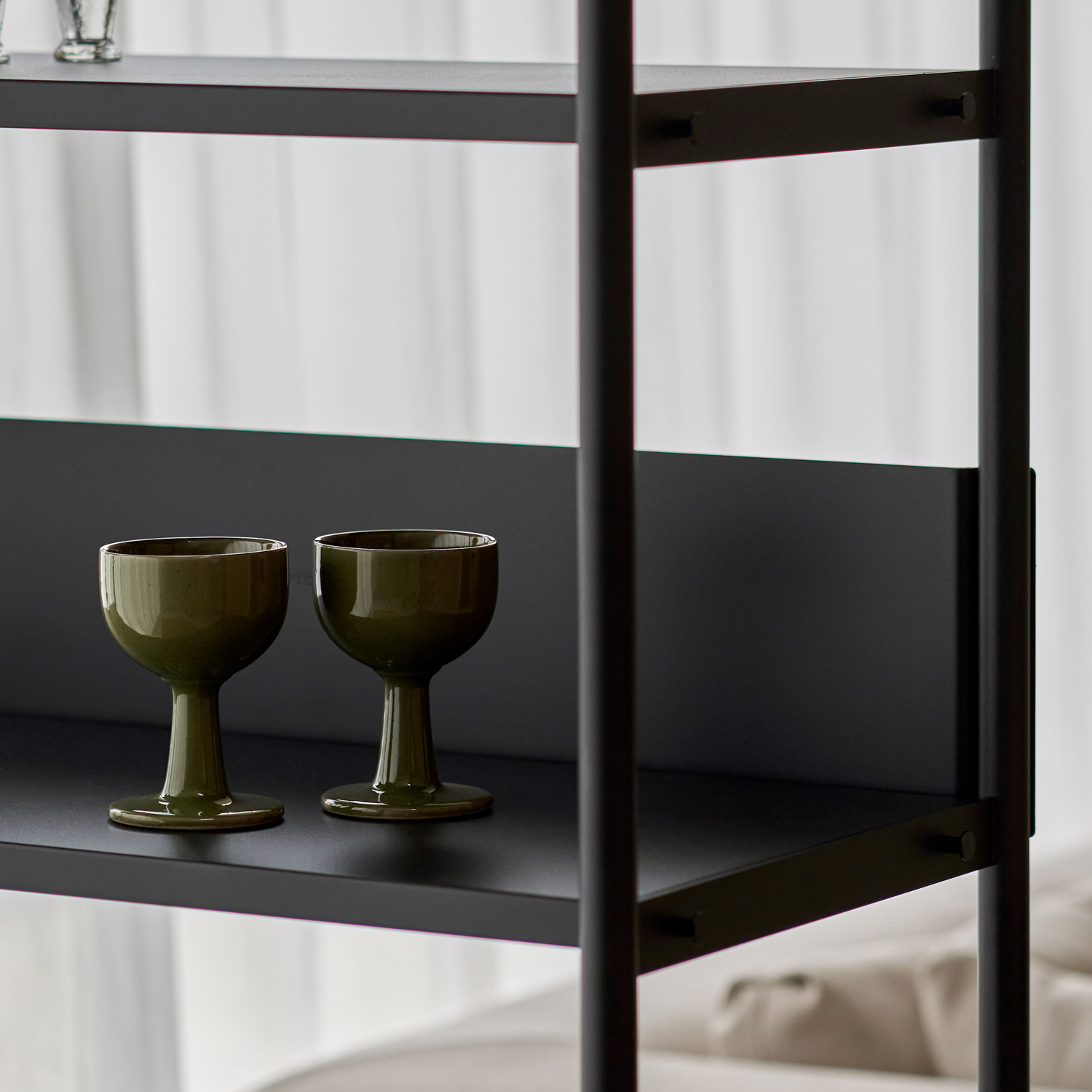 UNIT shelf - H180 to 215 x W244cm - powder-coated steel