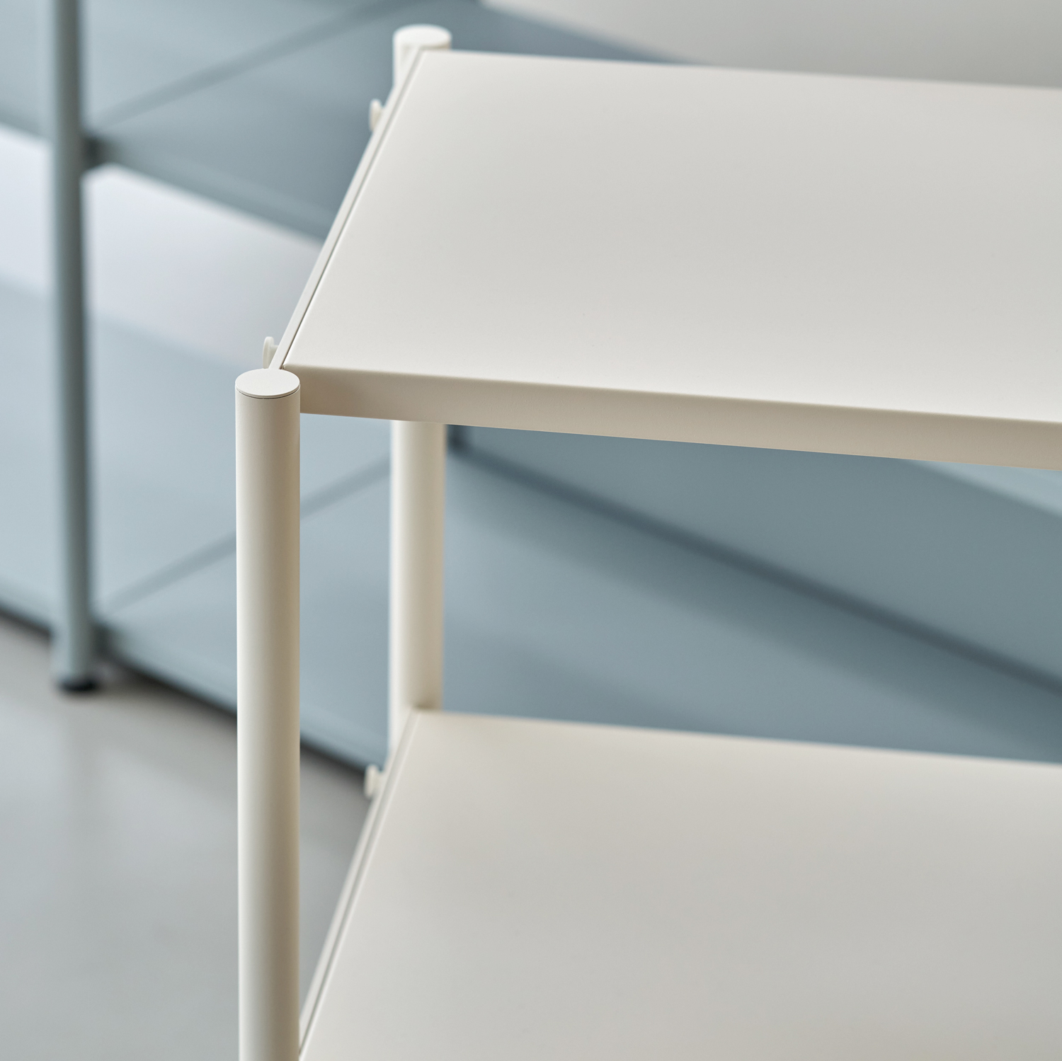 UNIT shelf - H180 to 215 x W244cm - powder-coated steel