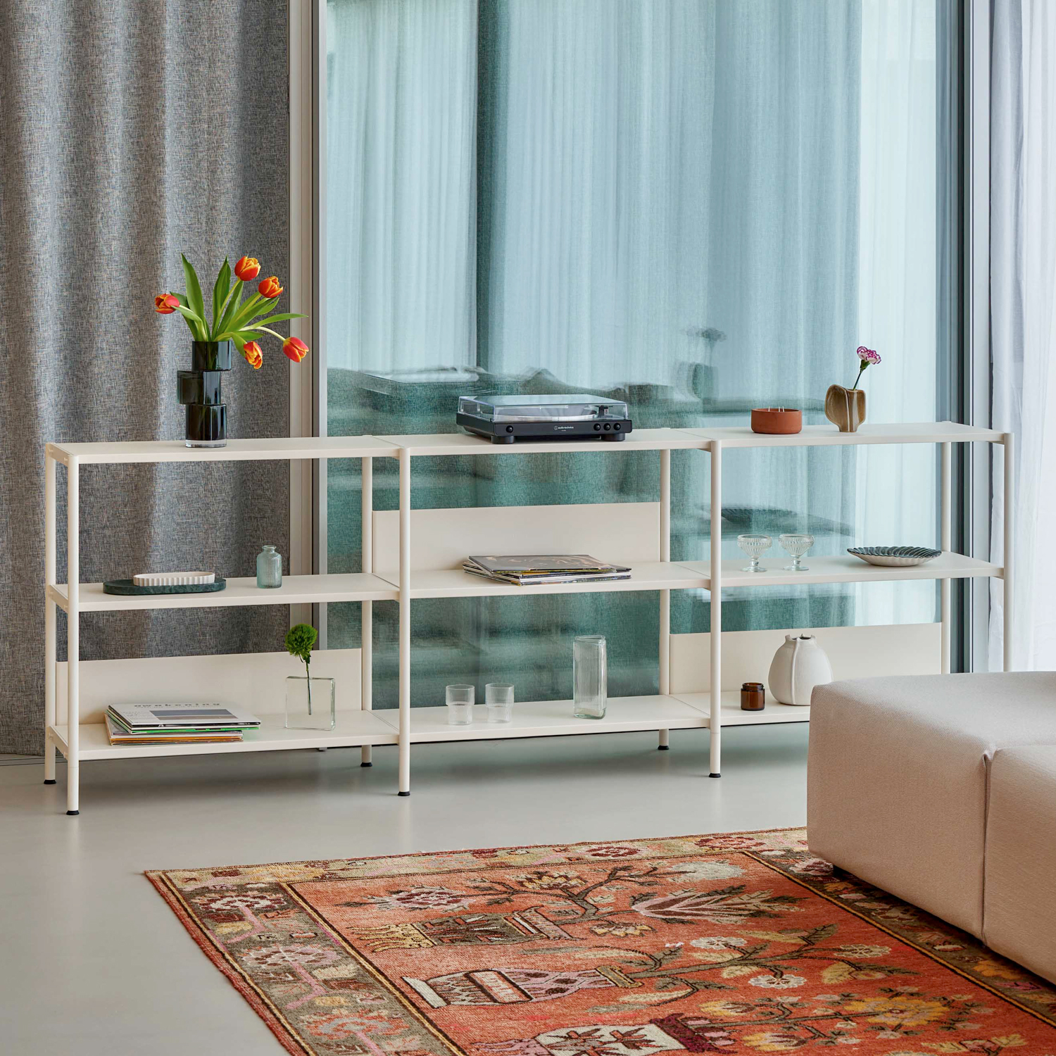 UNIT shelf - H75 to 85 x W244cm - powder-coated steel
