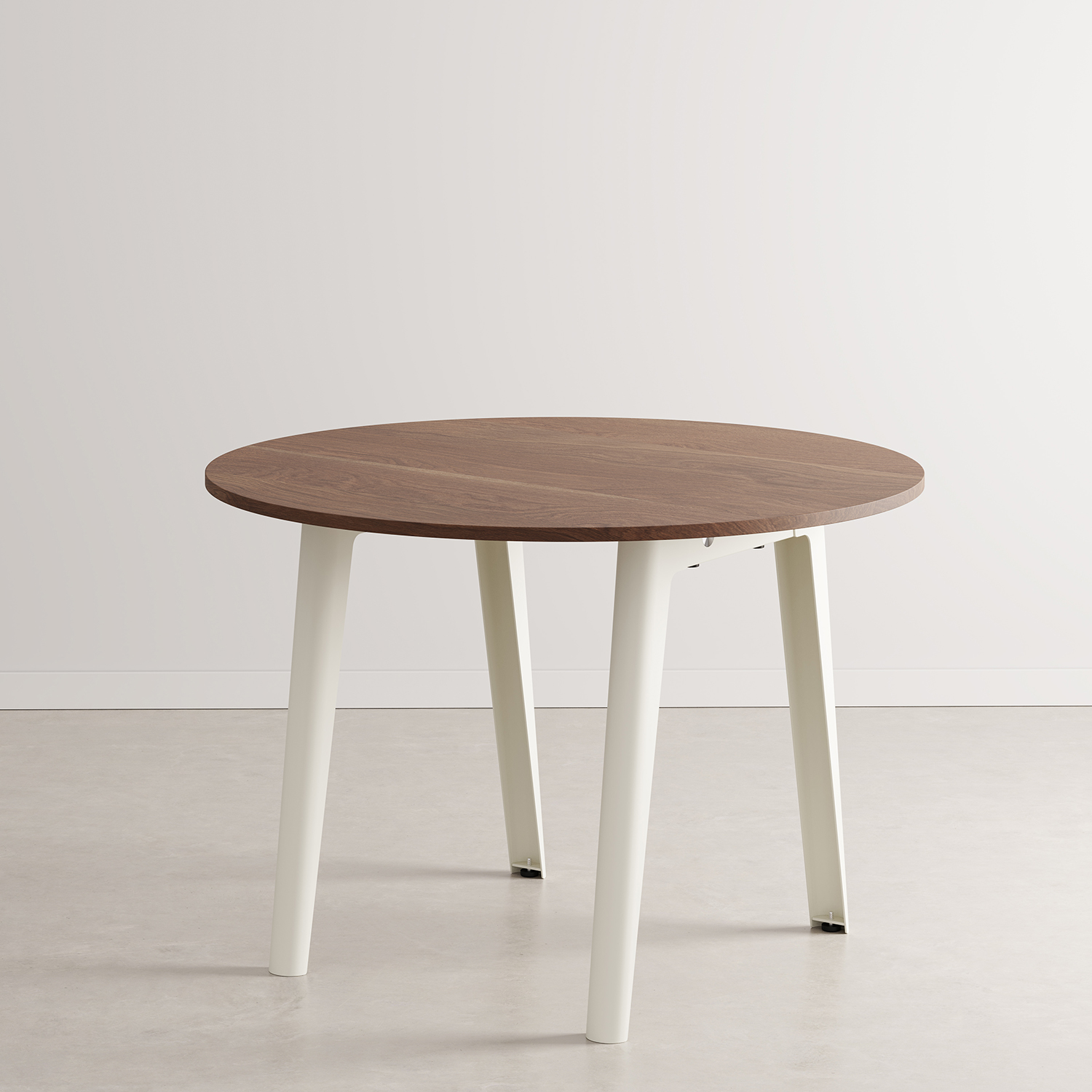 NEW MODERN round table Ø 110cm - eco-certified walnut