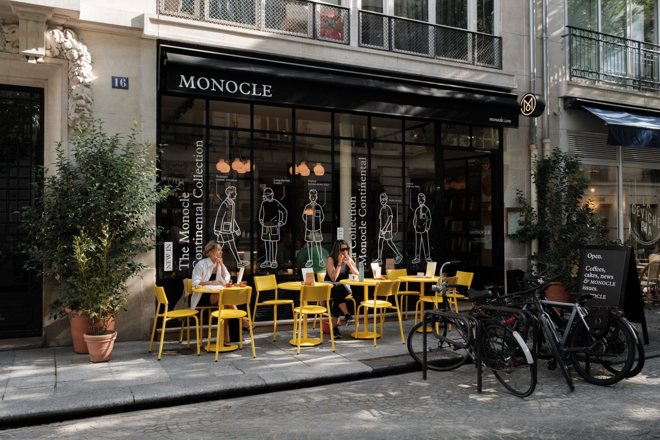 Tiptoe at Monocle Café, Paris